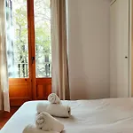 Апартаменты Bright 1-bed On La Rambla Barcelona. Rj *