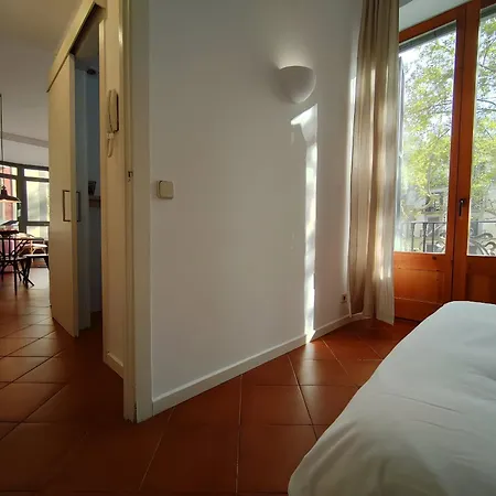 Daire Bright 1-bed On La Rambla Barcelona. Rj Barselona