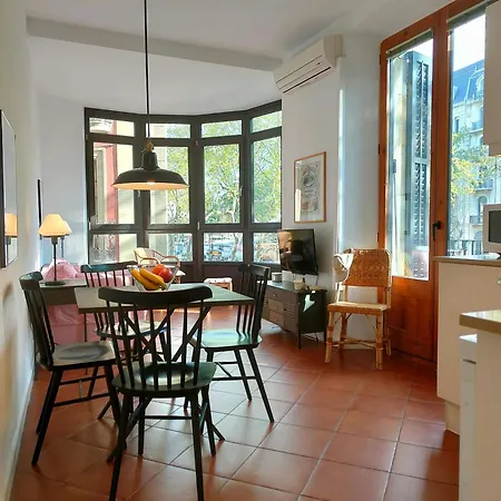 Daire Bright 1-bed On La Rambla Barcelona. Rj