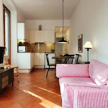 Daire Bright 1-bed On La Rambla Barcelona. Rj